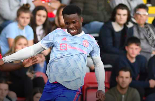 Manchester United defender Ethan Laird has joined Swansea City on loan for the 2021/22 season. - Bóng Đá