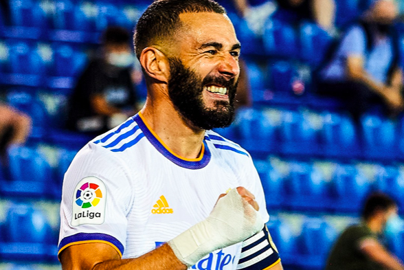 Real Madrid gia hạn hợp đồng với Benzema.