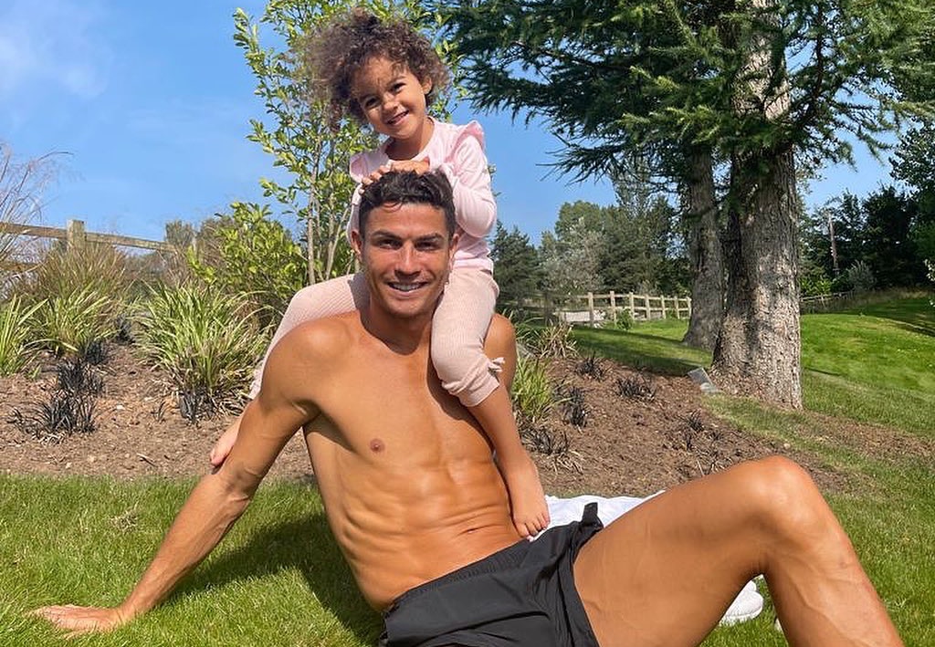 Ronaldo: Who said there is no sun in Manchester - Bóng Đá