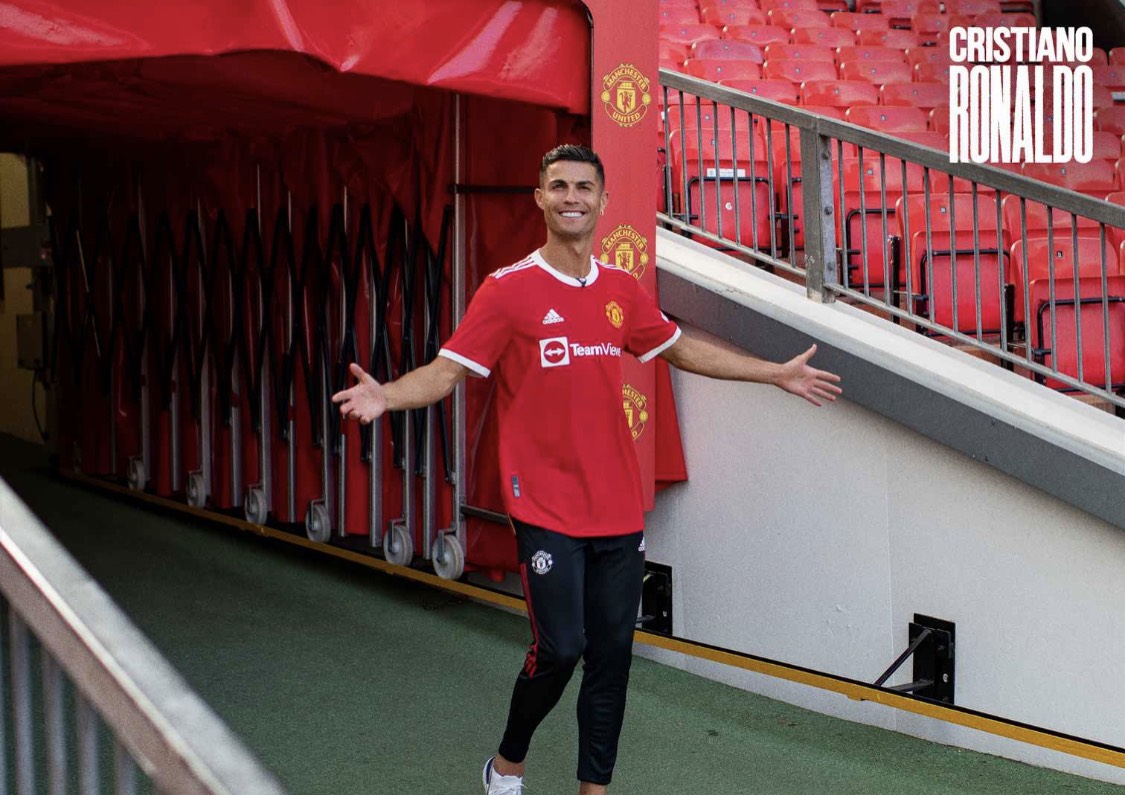 Những hình ảnh đầu tiên của Ronaldo tại Old Trafford | Bóng Đá