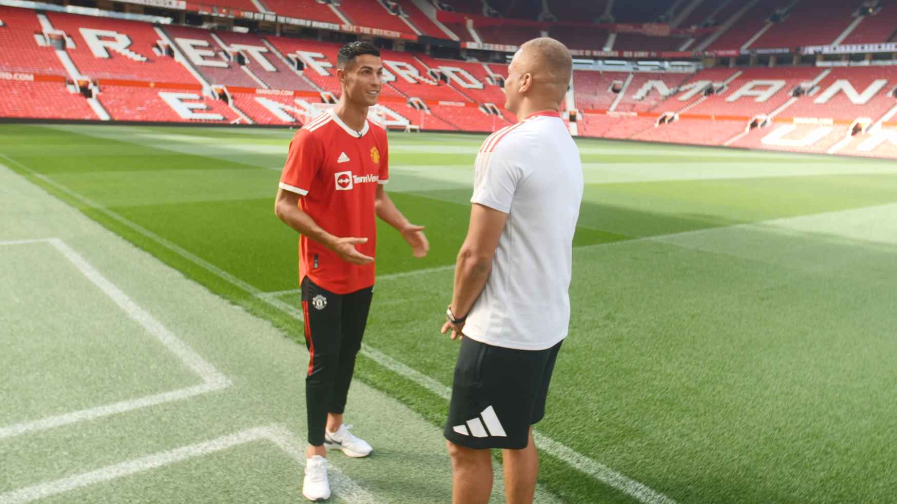 Cristiano Ronaldo tells Ole Gunnar Solskjaer he’s ready to start on Man United return against Newcastle  - Bóng Đá