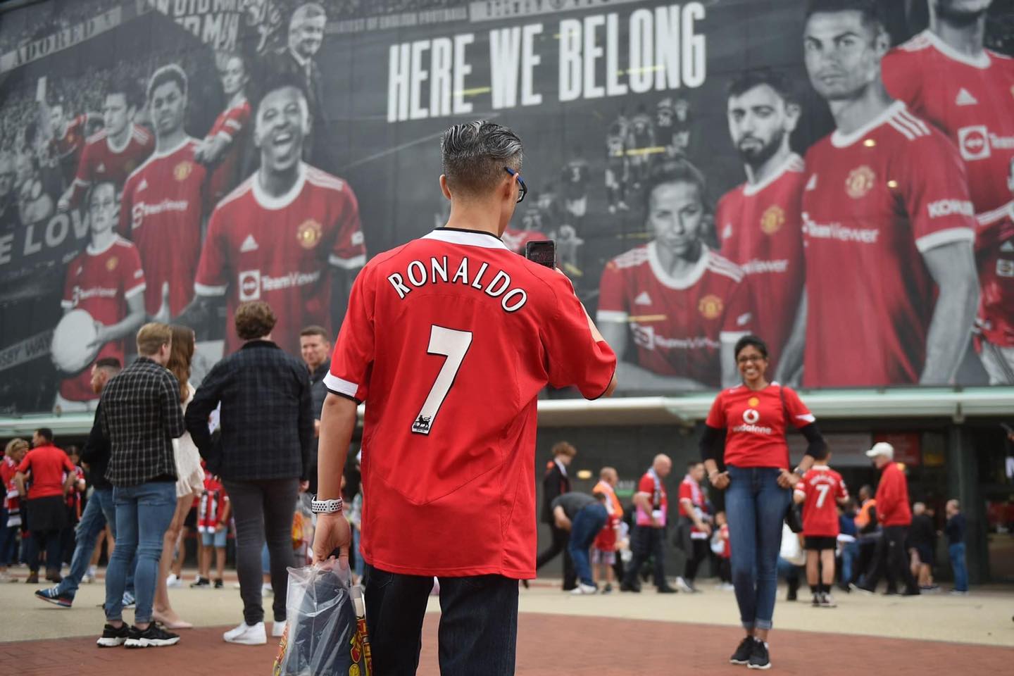 Hình ảnh choáng ngợp của Ronaldo tại SVĐ Old Trafford | Bóng Đá