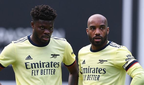Arsenal star Thomas Partey involved in 'heated discussion' with Alexandre Lacazette - Bóng Đá