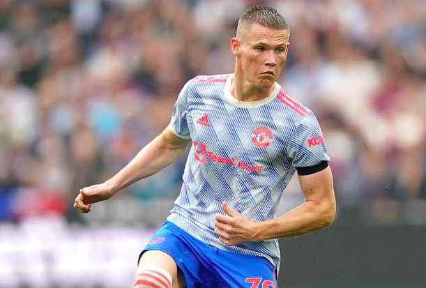 Luke Chadwick has called on Scott McTominay to make his presence known in an attacking capacity for the club. - Bóng Đá
