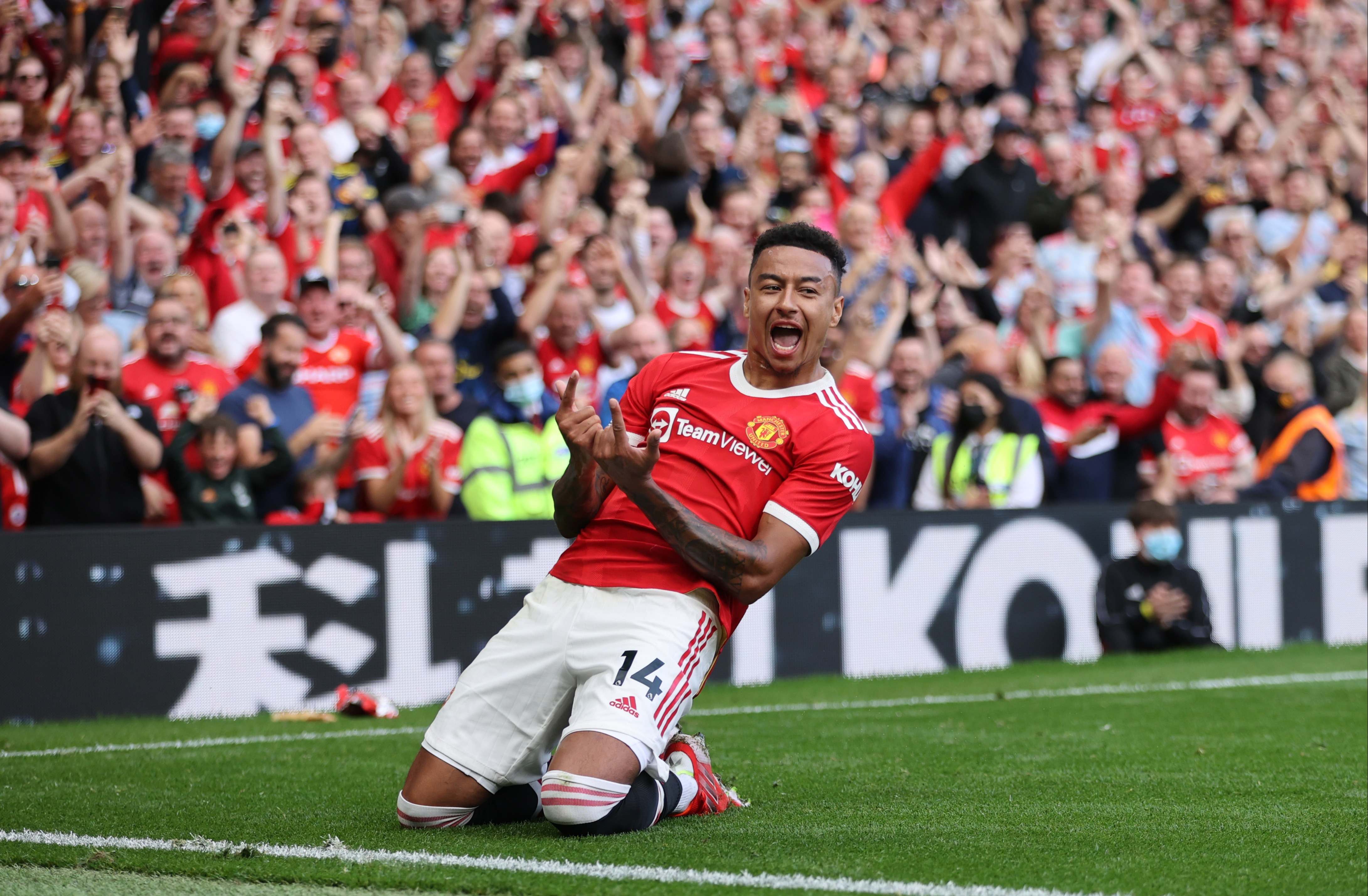 Newcastle owners have discussed the possibility of signing United attacking midfielder Lingard. - Bóng Đá