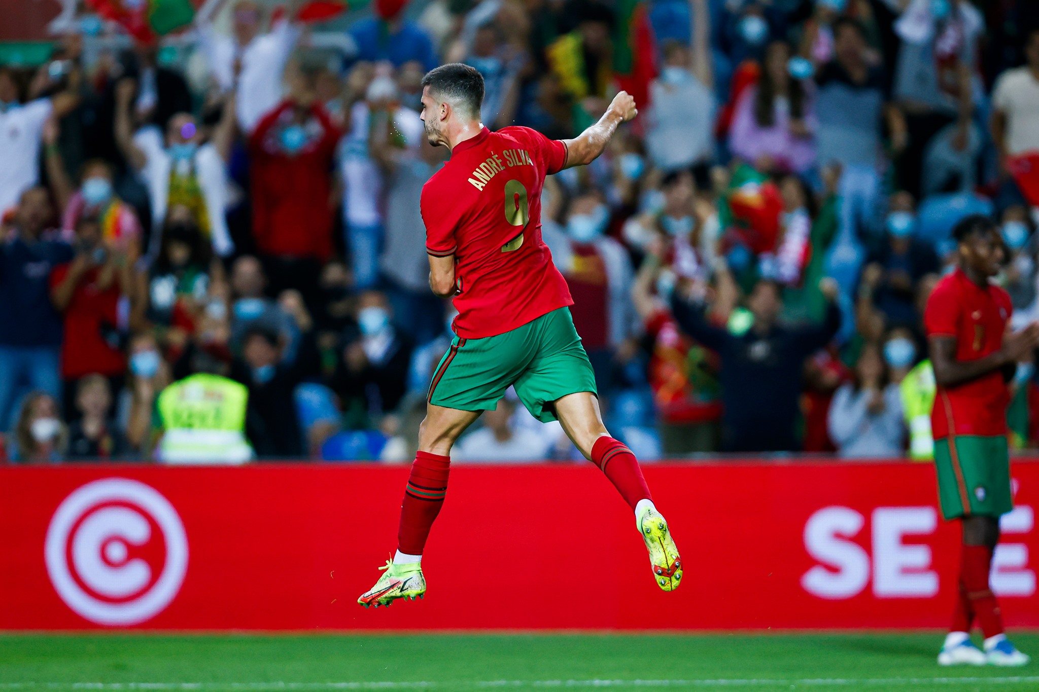 Ronaldo đệm bóng ghi bàn, Bồ Đào Nha giành chiến thắng 3-0 - Bóng Đá