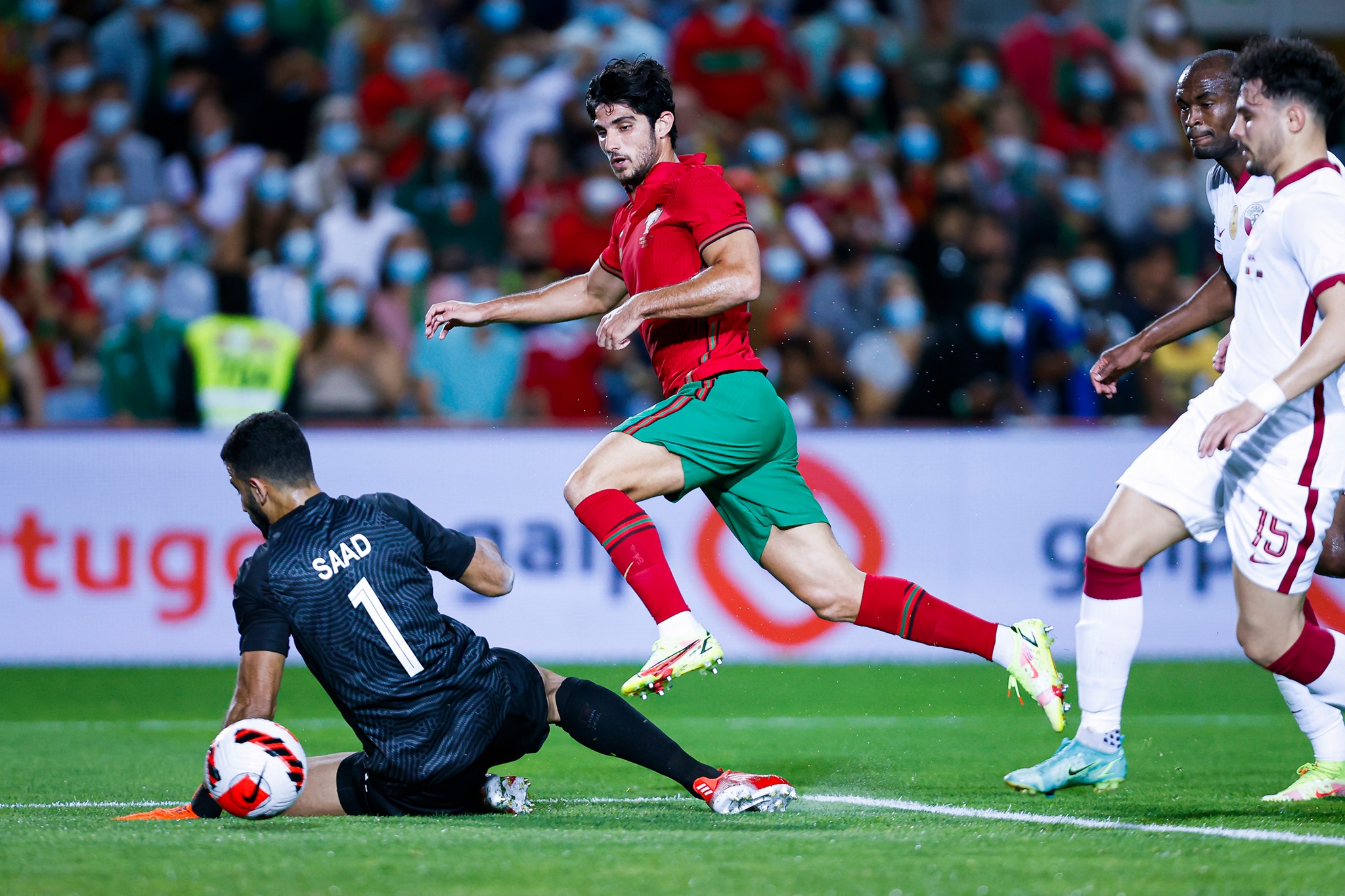 Ronaldo đệm bóng ghi bàn, Bồ Đào Nha giành chiến thắng 3-0 - Bóng Đá