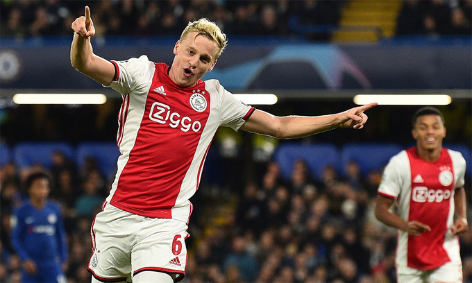 Van de Beek đẳng cấp, bùng nổ dữ dội trước khi tới Man Utd - Bóng Đá