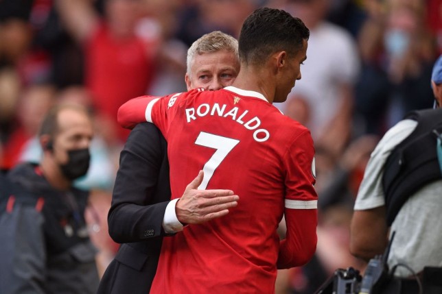 Ole Gunnar Solskjaer responds to Sir Alex Ferguson’s criticism over not starting Cristiano Ronaldo against Everton - Bóng Đá