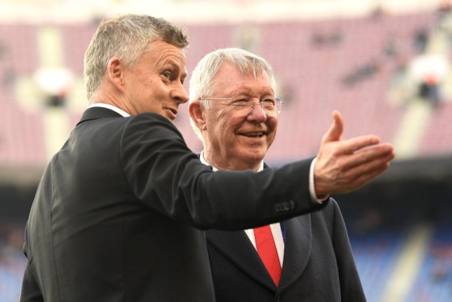 Ole Gunnar Solskjaer explains Sir Alex Ferguson’s visit to Man Utd training ground after Liverpool defeat - Bóng Đá