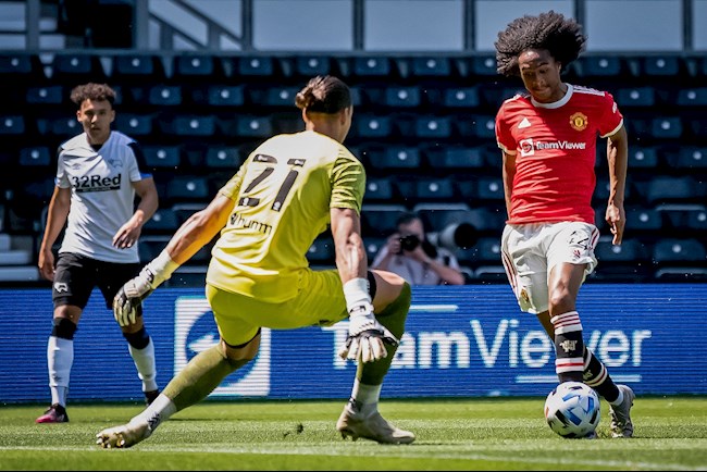 Tahith Chong is due back at Manchester United after suffering a groin injury  - Bóng Đá