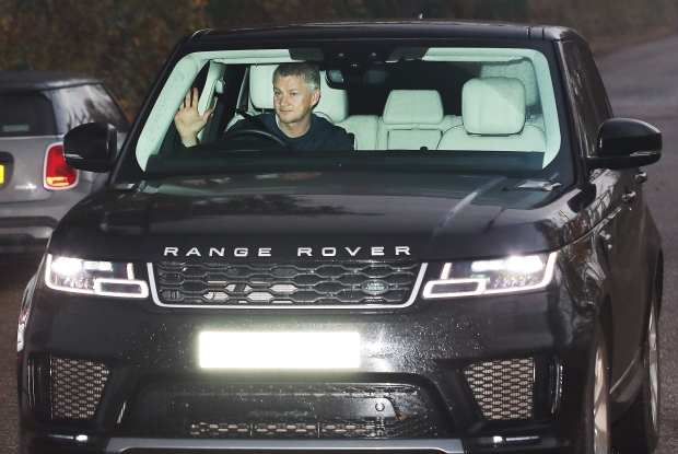Solskjaer seen for first time since flying home to Norway as he returns to Man Utd training for Watford clash - Bóng Đá