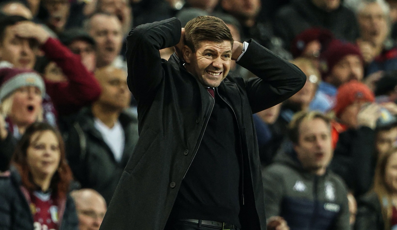 Steven Gerrard ăn mừng cảm xúc ngày ra mắt Premier League - Bóng Đá