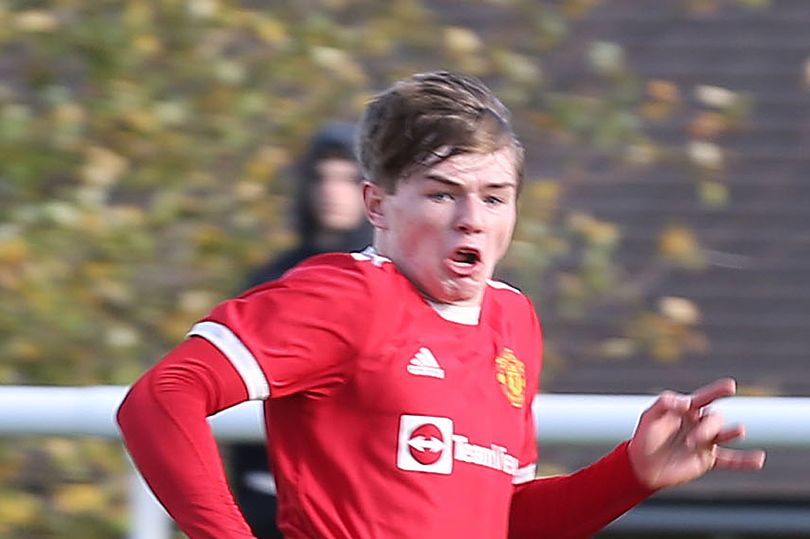 Ethan Ennis only joined Man United from Liverpool in the summer and has now signed a professional contract - Bóng Đá