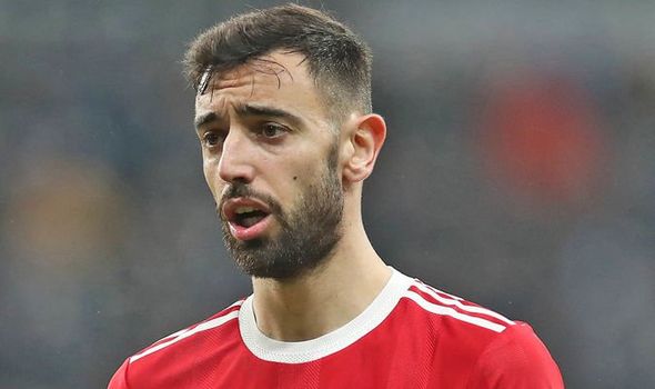 Man Utd are doing the worst thing possible in Bruno Fernandes contract talks - Bóng Đá