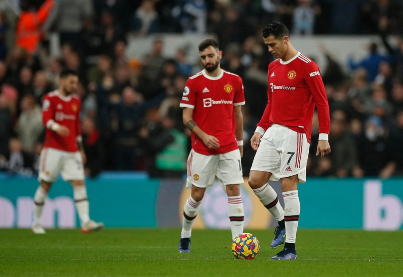Man Utd are doing the worst thing possible in Bruno Fernandes contract talks - Bóng Đá