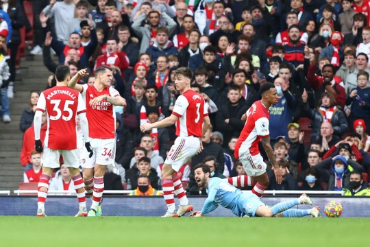 Arsenal charged by FA for failing to control players in Manchester City defeat - Bóng Đá