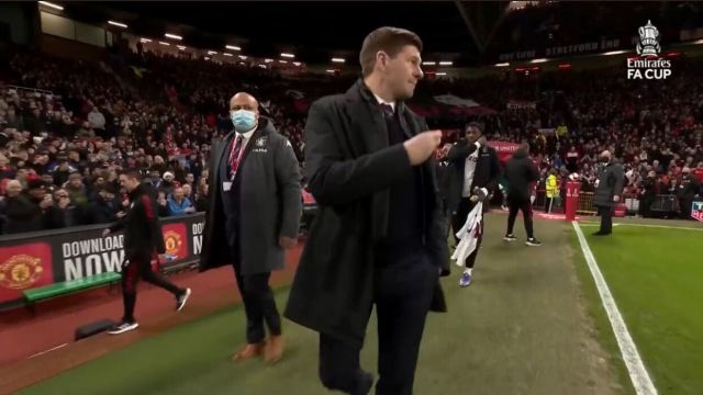 CĐV M.U gây hấn với Gerrard ngày trở lại Old Trafford - Bóng Đá