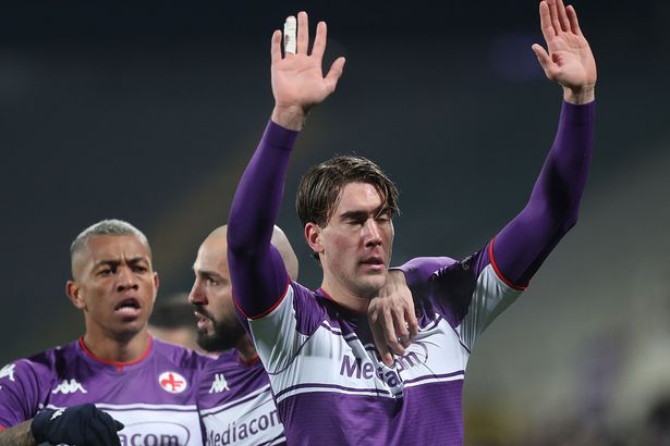 Dusan Vlahovic 'waves goodbye' to Fiorentina after Arsenal 'reach agreement' for star - Bóng Đá