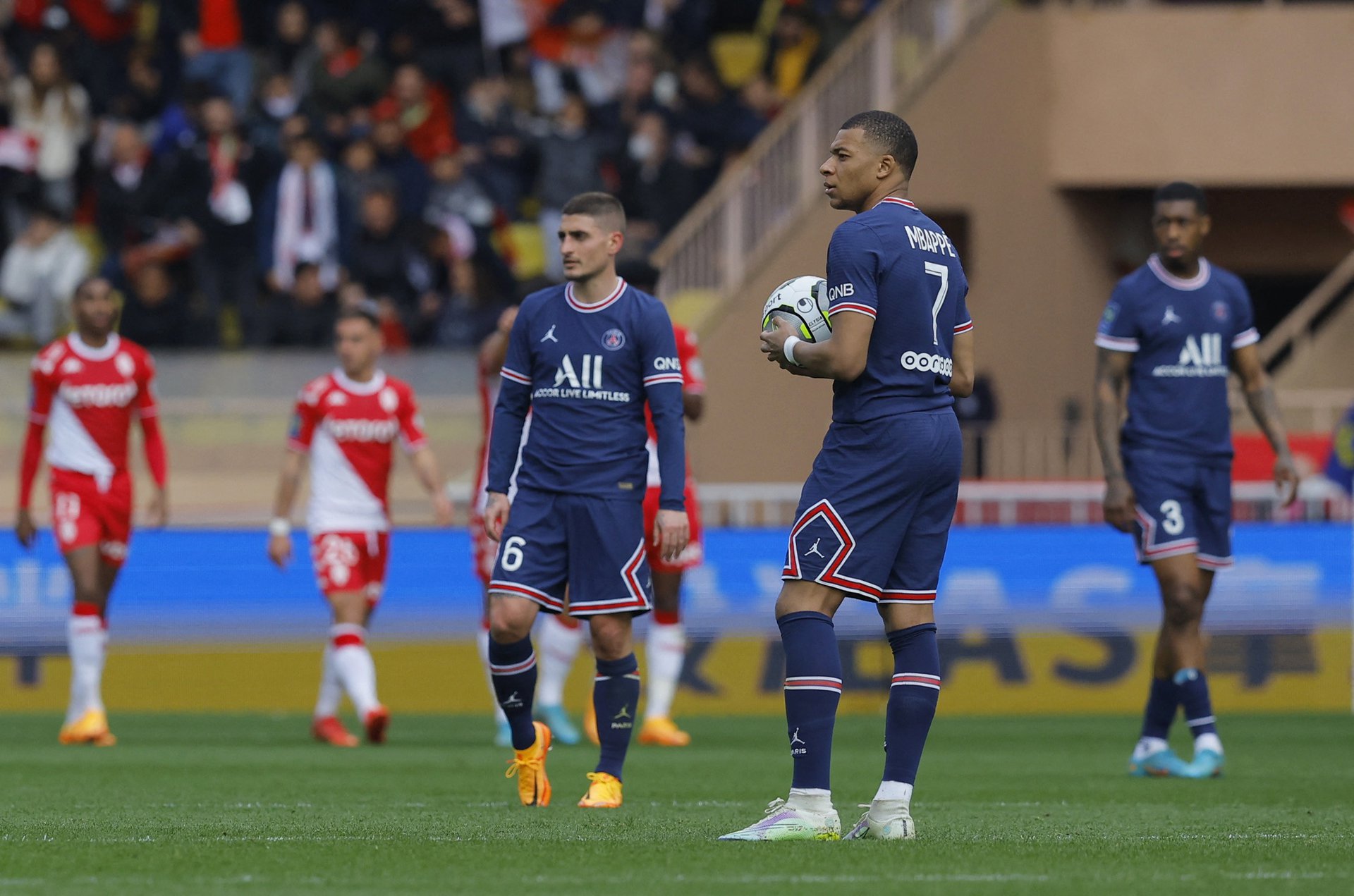 Paris Saint-Germain trong cuộc đua với Liverpool và Real Madrid để giành chữ ký của Aurelien Tchouameni