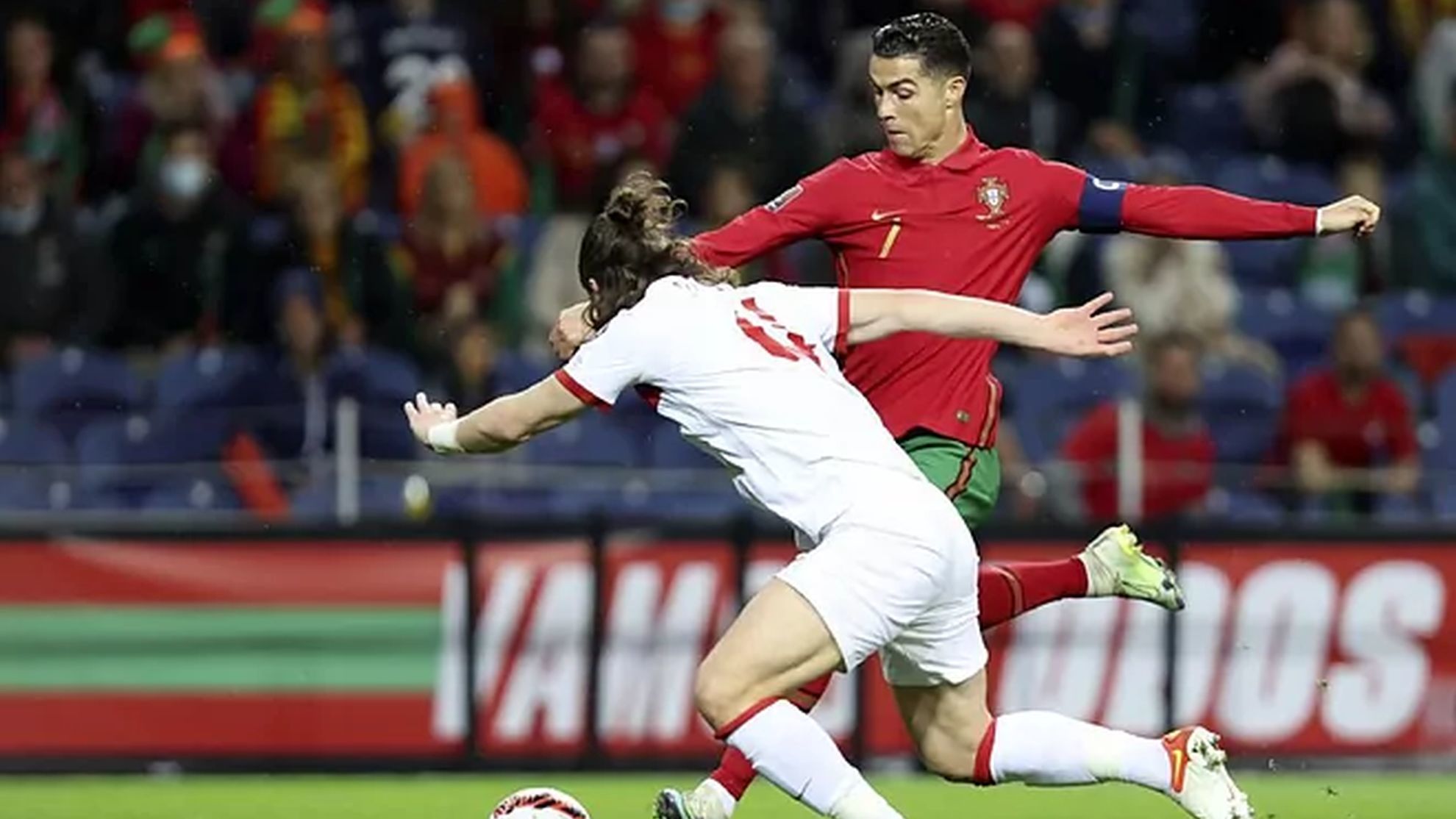 Ronaldo nhạt nhòa trong chiến thắng của Bồ Đào Nha - Bóng Đá