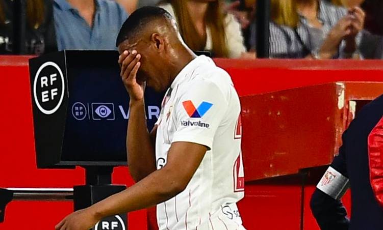 Sevilla sporting director reacts to Anthony Martial's latest injury and accepts loan was 'risky' move - Bóng Đá
