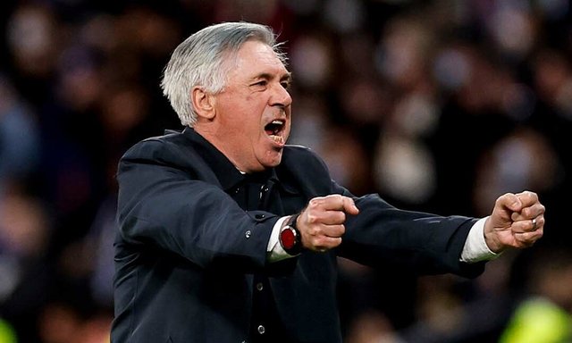 HLV Carlo Ancelotti bật khóc - Bóng Đá