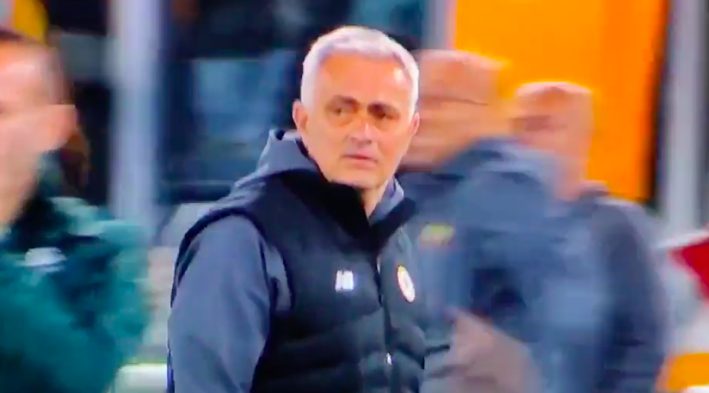 Khoảnh khắc bật khóc nức nở gây xúc động của Jose Mourinho - Bóng Đá