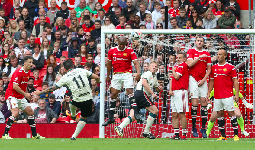 Berbatov ghi bàn, huyền thoại M.U vẫn thất bại trước Liverpool - Bóng Đá