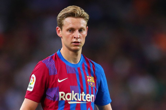 Barcelona’s Frenkie de Jong continues to play down links to Manchester United with talks ongoing - Bóng Đá