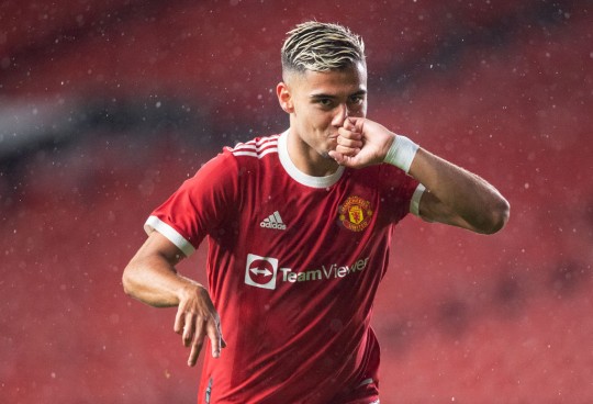 Manchester United boss Erik ten Hag has asked Andreas Pereira to delay making a decision on his future - Bóng Đá
