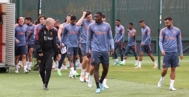 Axel Tuanzebe leaves Manchester United’s pre-season tour for ‘personal issue’ and is replaced by teenager Will Fish - Bóng Đá