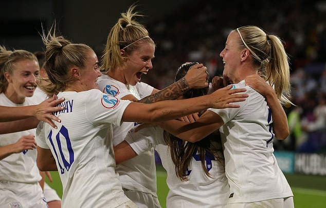 Tiền đạo MU ghi siêu phẩm đánh gót, nữ Anh vào chung kết EURO 2022 - Bóng Đá