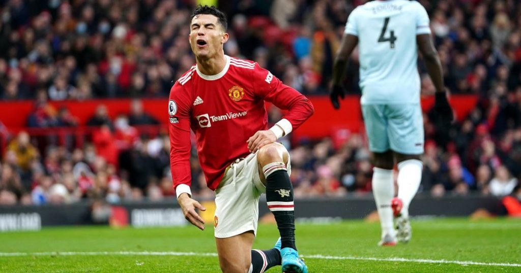 Ronaldo trả giá đắt vì quyết định từ 4 năm trước - Bóng Đá