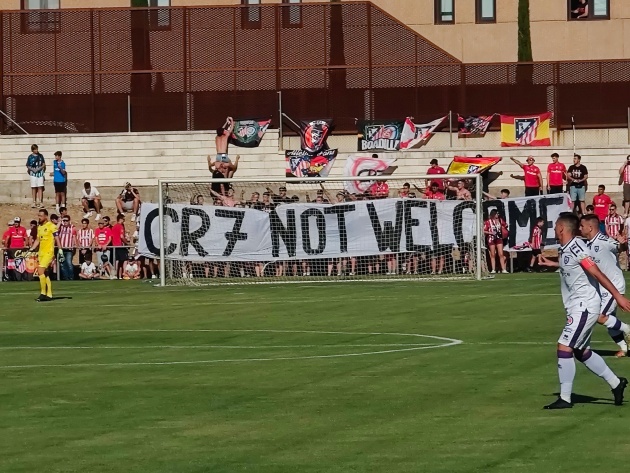 CĐV Atletico Madrid giăng biểu ngữ sỉ nhục Ronaldo - Bóng Đá