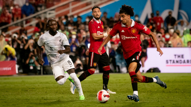 Zidane Iqbal ghi dấu ấn trong chuyến du đấu hè.