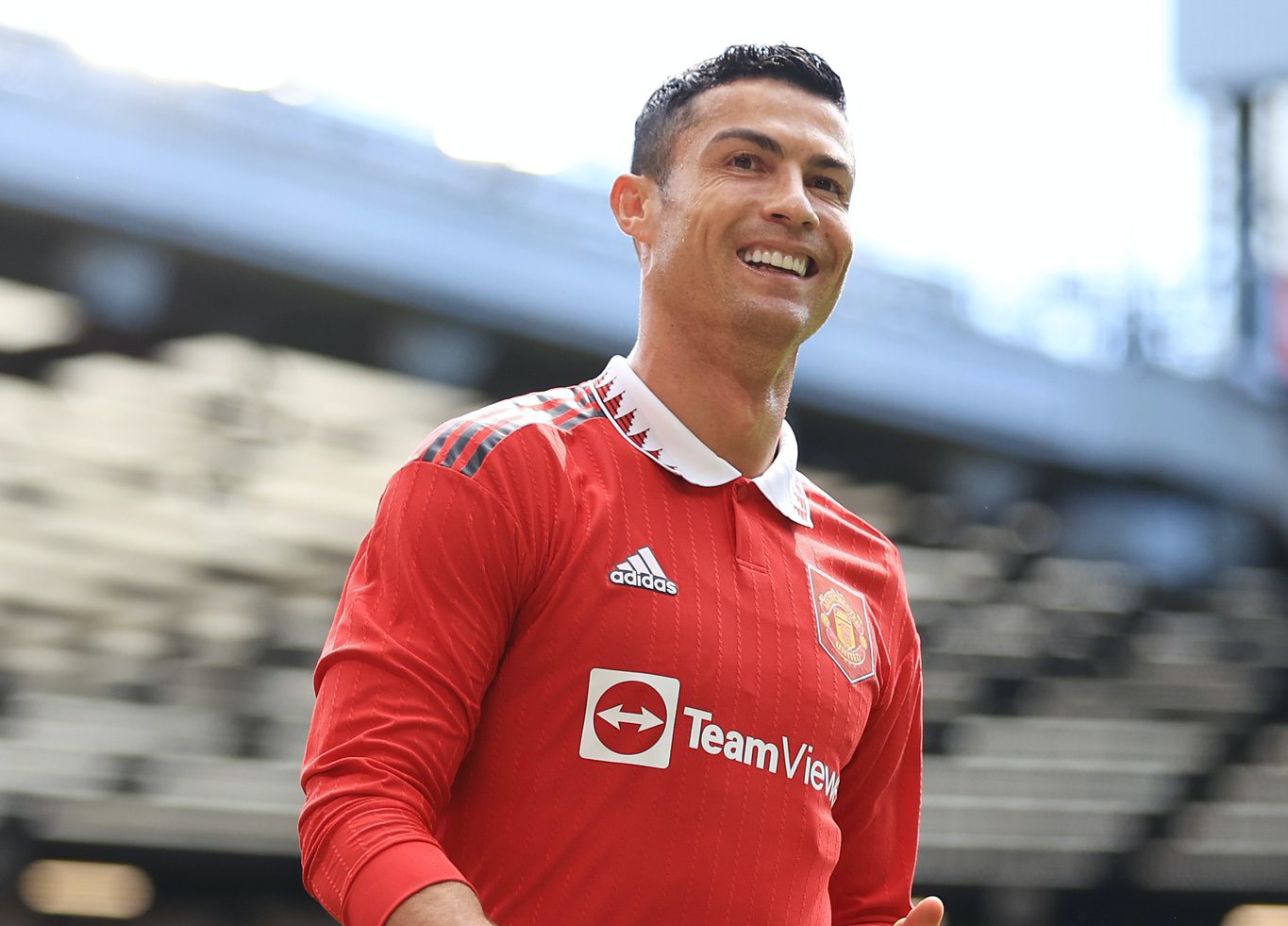 Ronaldo phản ứng với Ten Hag ngay trận đầu làm việc cùng - Bóng Đá
