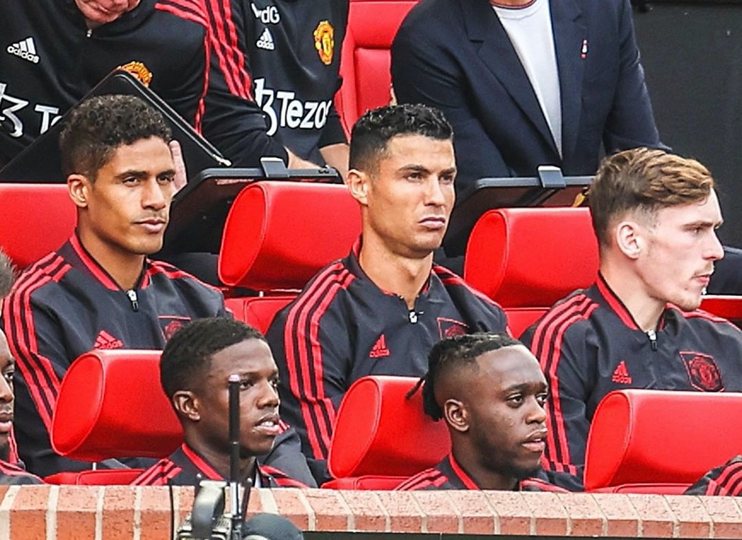 Phản ứng của Ronaldo khi ngồi dự bị - Bóng Đá