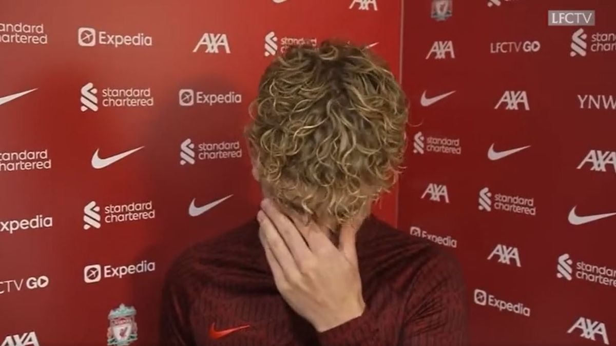 Sao Liverpool rơi nước mắt trong buổi phỏng vấn - Bóng Đá
