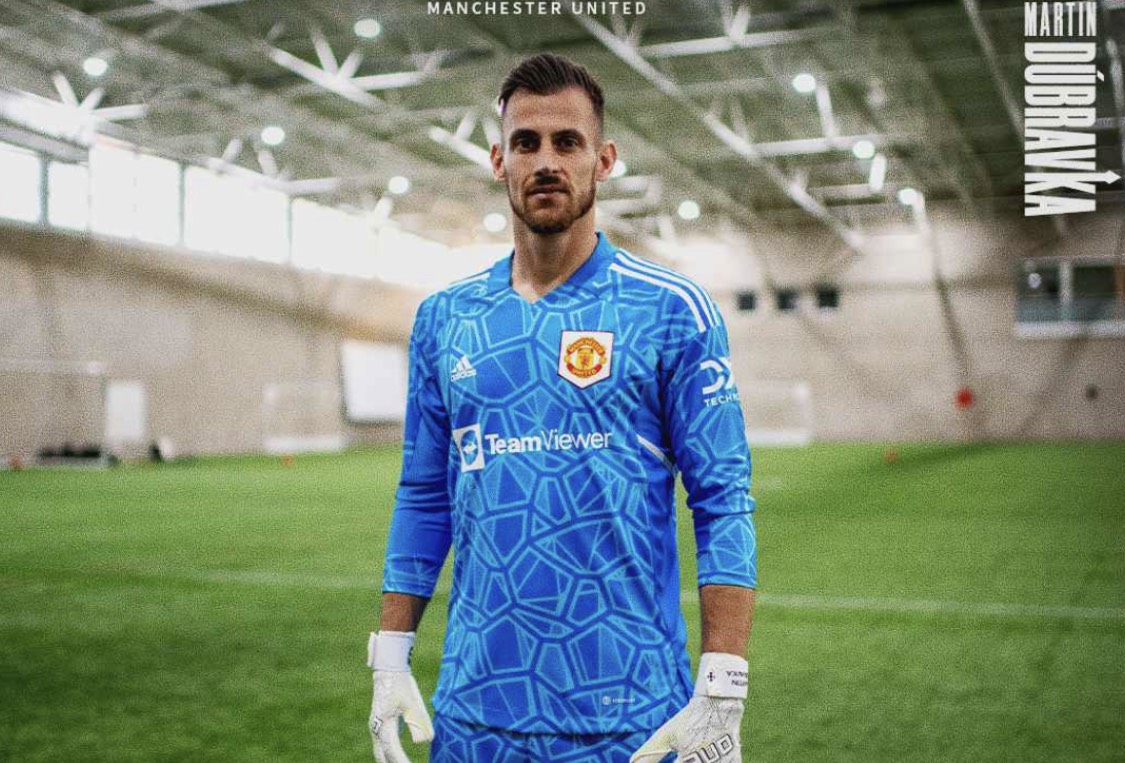 Official: Martin Dubravka joins Man Utd - Bóng Đá