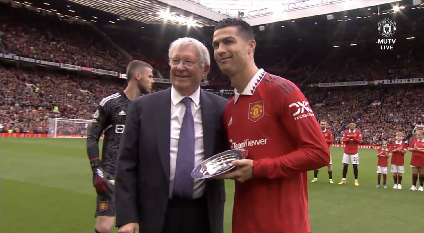 Sir Alex tặng món quà đặc biệt cho Ronaldo, De Gea - Bóng Đá