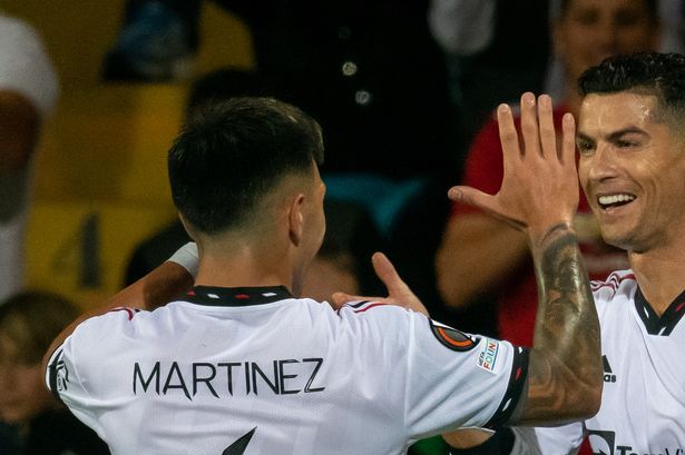 Lisandro Martinez khiến Ronaldo thêm xấu hổ - Bóng Đá