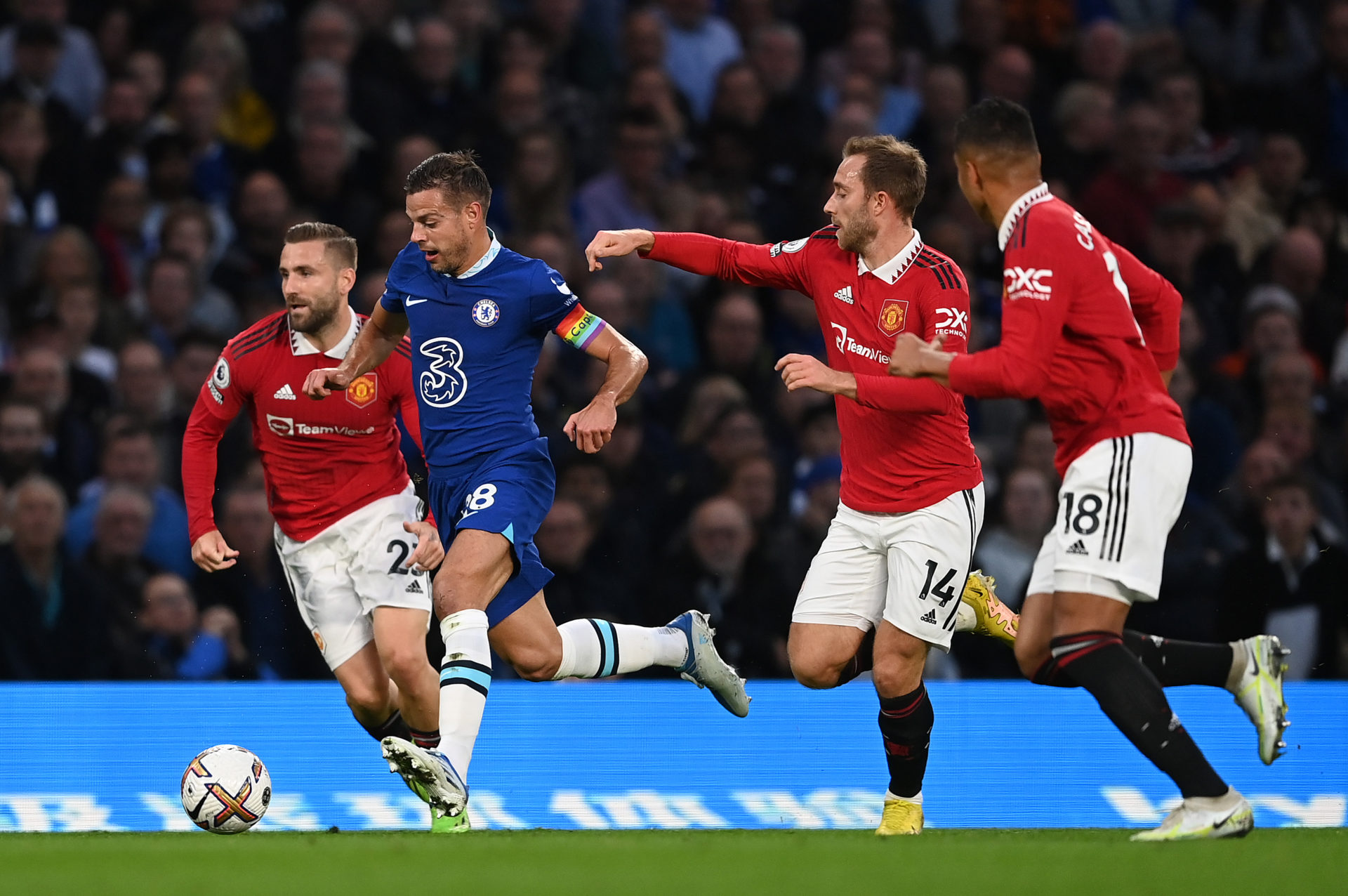 Manchester United charged by English FA with alleged improper conduct during draw with Chelsea - Bóng Đá