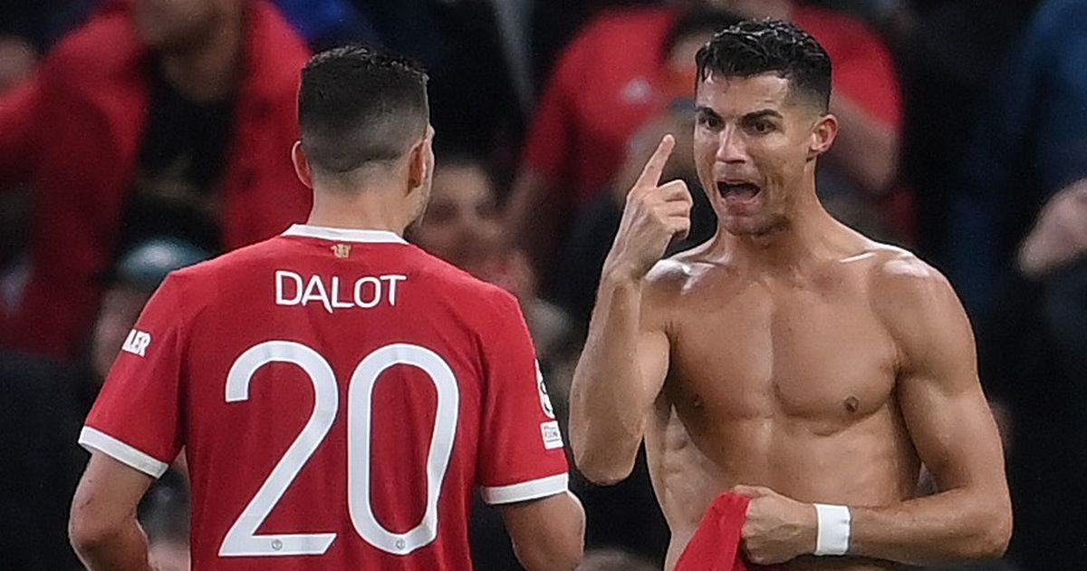 Diogo Dalot disagrees with Gary Neville statement about Manchester United and Cristiano Ronaldo - Bóng Đá