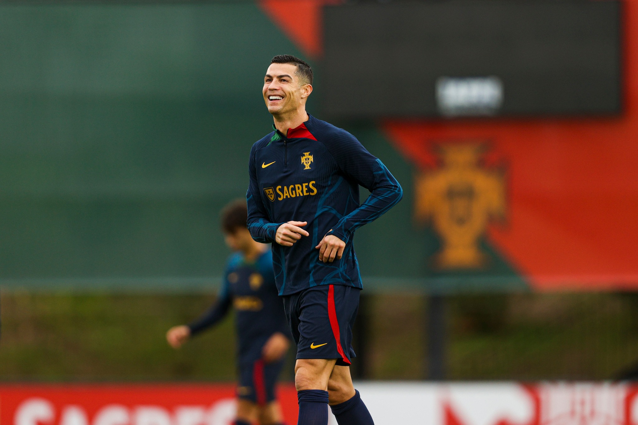 Ronaldo gặp sự cố, sân tập Bồ Đào Nha rộn ràng - Bóng Đá
