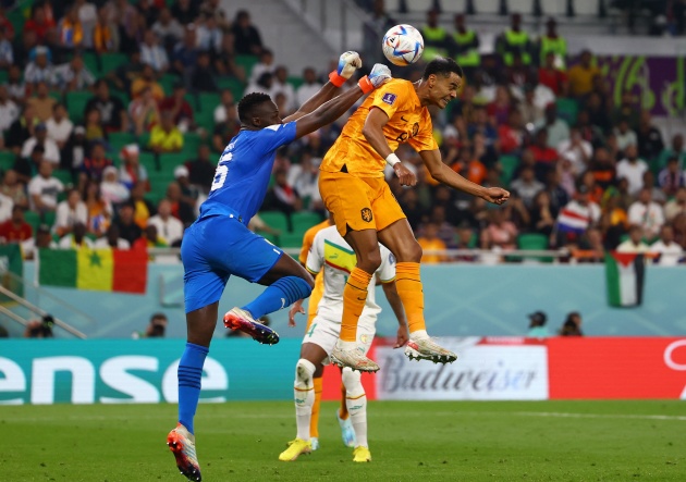 5 điểm nhấn Senegal 0-2 Hà Lan: Hai thái cực; Quyết định quá dễ cho M.U - Bóng Đá