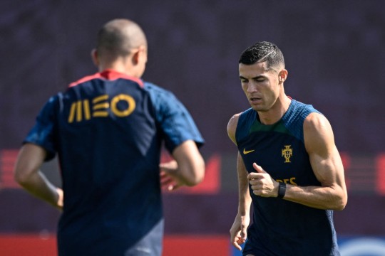 Cristiano Ronaldo ‘torn between’ Newcastle United and Al Nassr following release from Manchester United - Bóng Đá