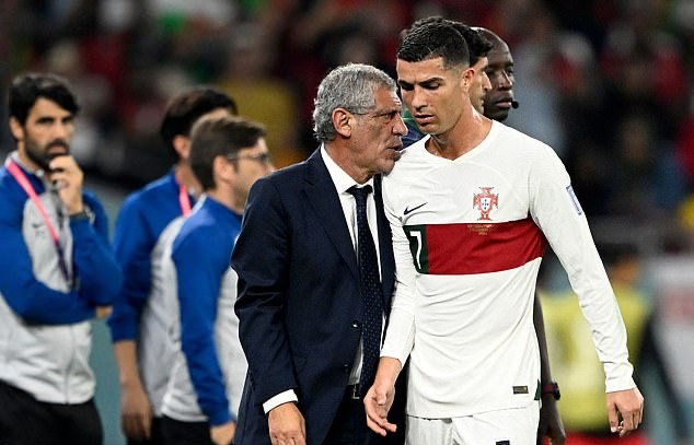 Cristiano Ronaldo 'wanted to pack his bags and WALK OUT on the World Cup - Bóng Đá