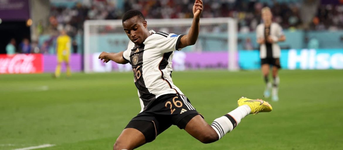 Youssoufa Moukoko’s agent puts Man United on high alert in latest bombshell comments - Bóng Đá
