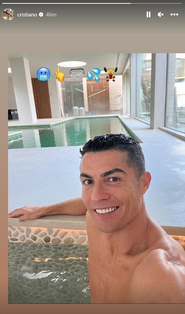 Cristiano Ronaldo finally breaks cover in his first picture since long-term rival Lionel Messi and Argentina lifted the World Cup - Bóng Đá